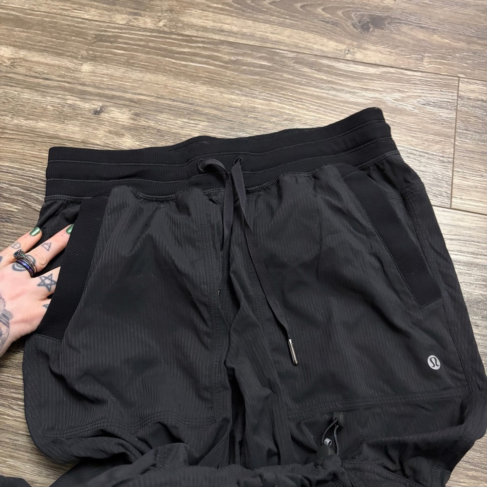 Lululemon Dance Studio Relaxed-Fit Mid-Rise Cargo Pant (Black) Size Small - Picture 5 of 7